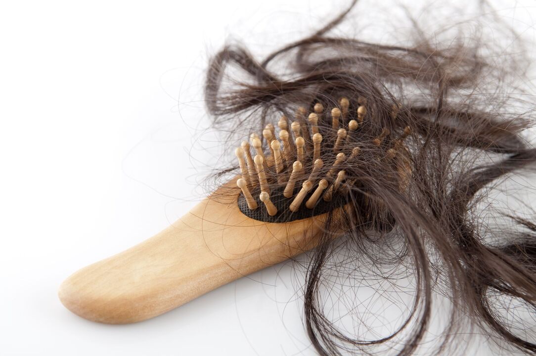 Sembravano capelli e trattamento con uno spruzzo zxcvbnmqwert